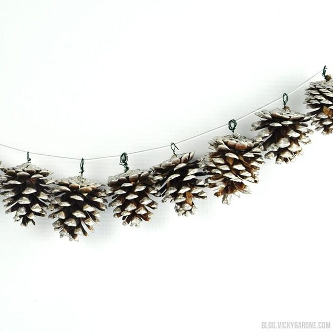 White-Tipped Pine Cone Garland