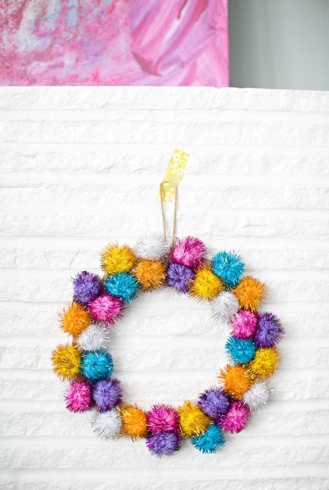 Fluffy Pom-Pom Wall Burst