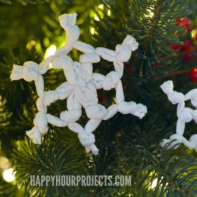 White Rope Snowflakes With Pine