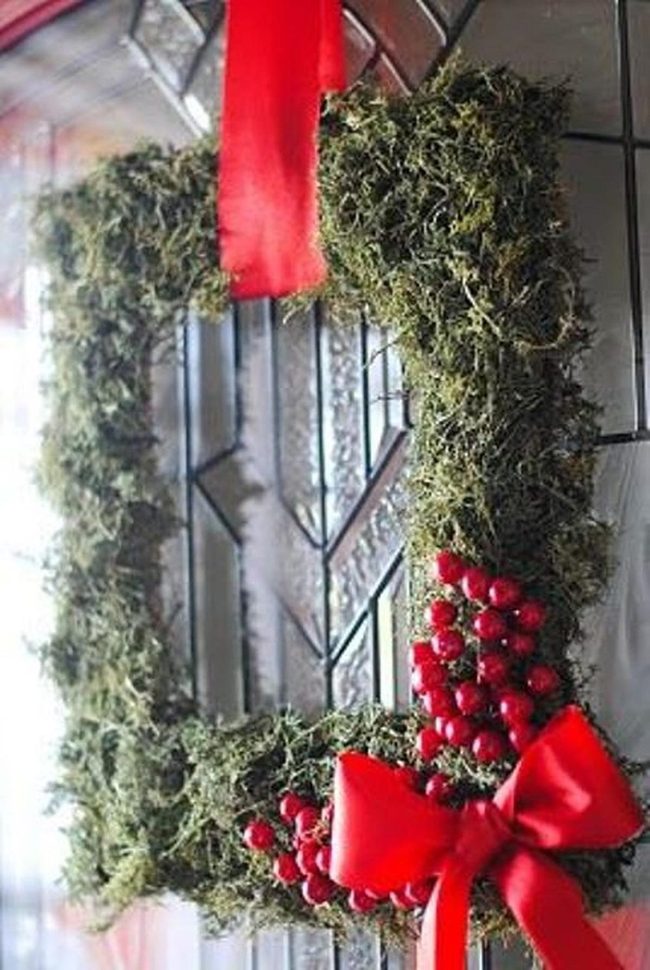 Emerald Moss Wreath Red Berries