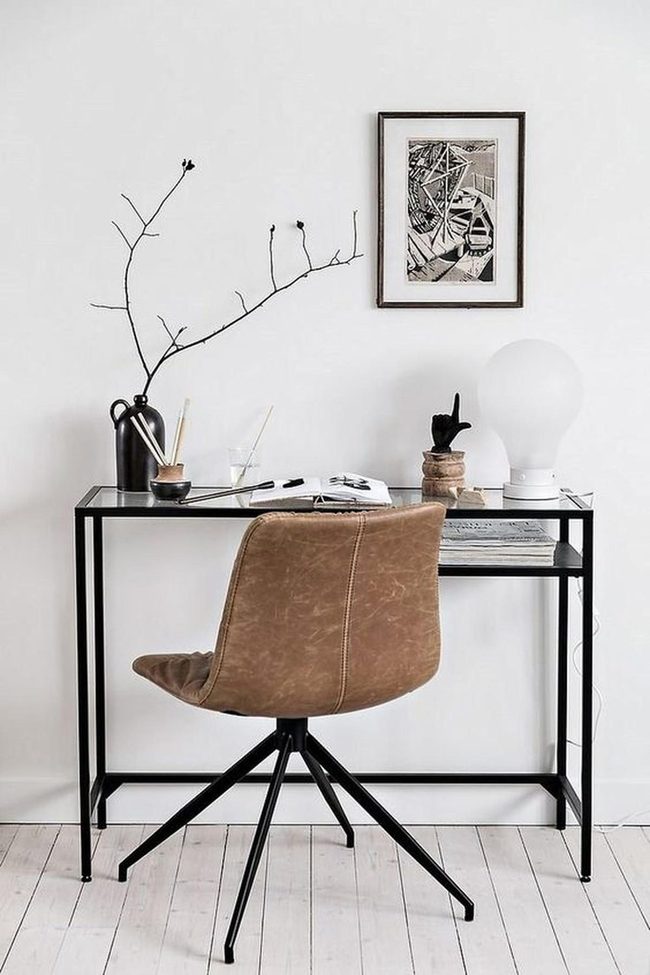 Black Branches Minimal Workspace
