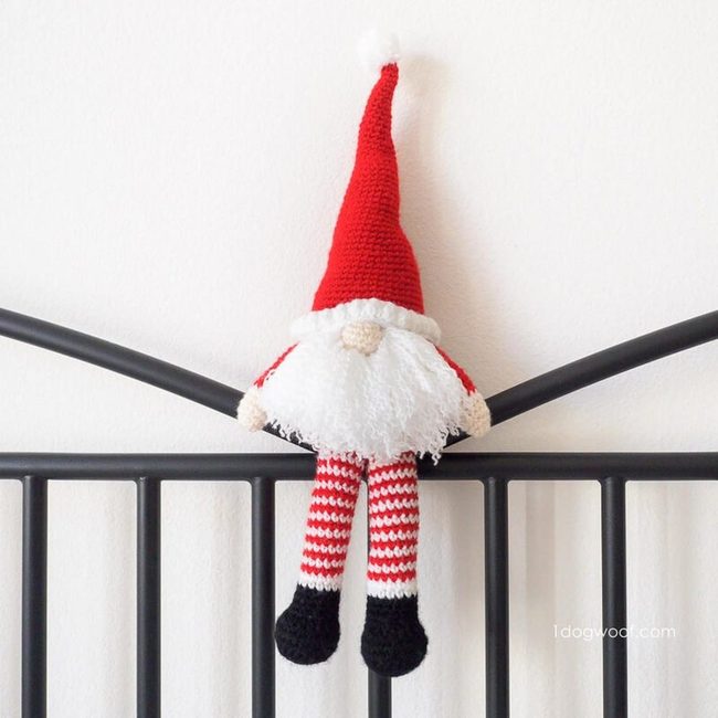Crochet Santa With Textured Red Depth