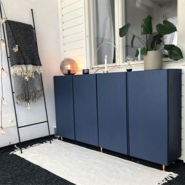 Navy Cabinets Golden Legs Statement