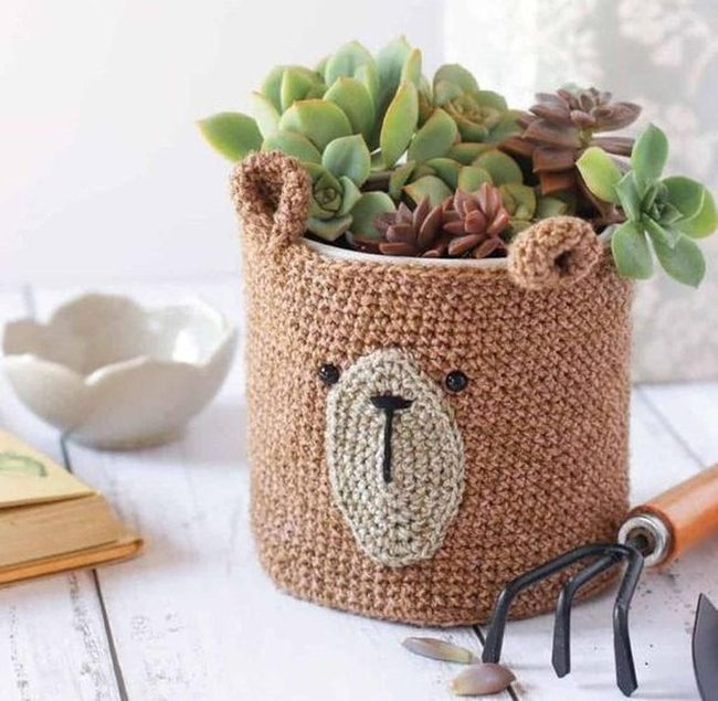 Bear Knit Planter Green Leaves