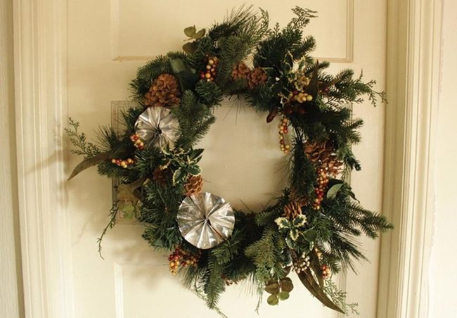 Red Berries Green Pine Wreath