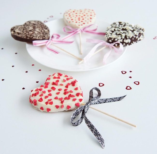 White Heart Lollipops With Dark Chocolate