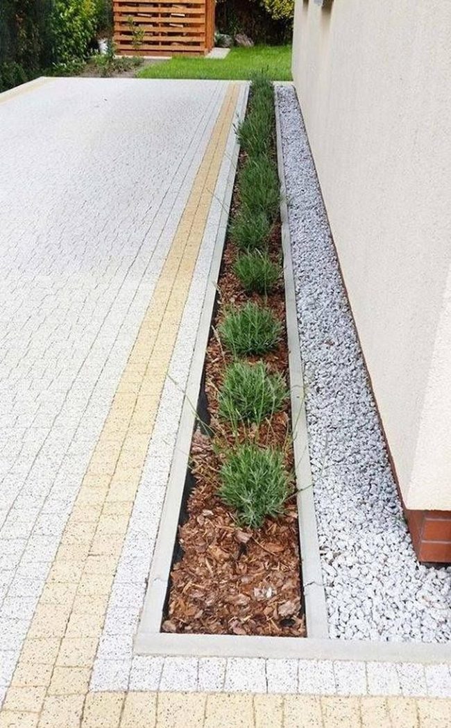 Cream Stones Lead Garden Calm