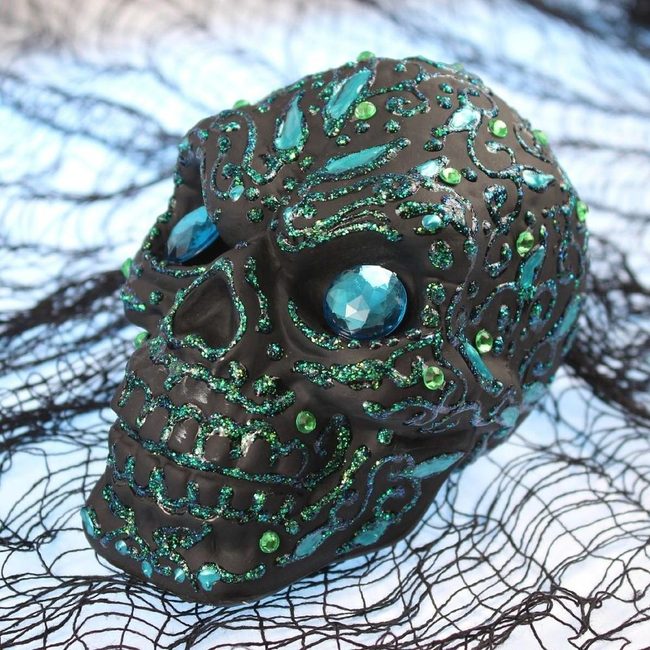 Sapphire Eyes Skull Sparkle