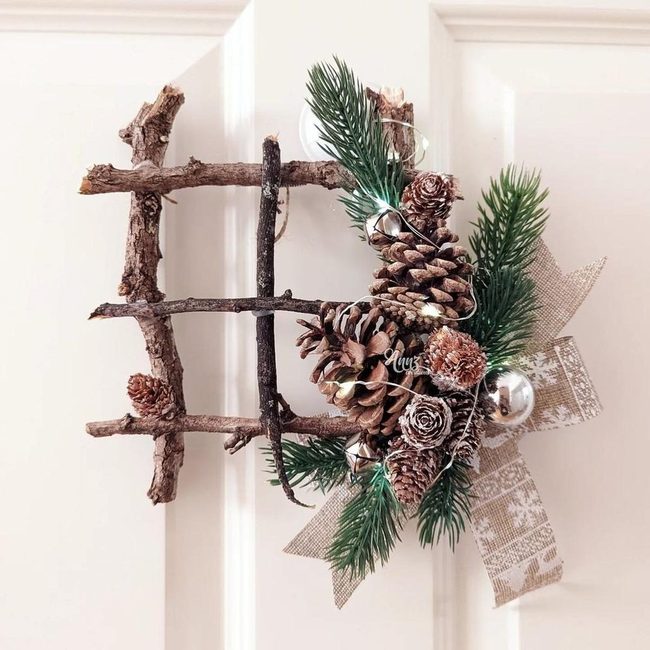 Pinecone Wreath With Twinkling Lights