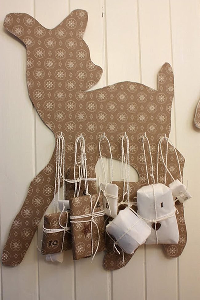 Brown Deer Wall Art With Dangling Gifts