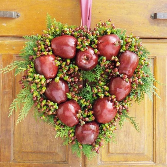 Red Apple Heart Wreath Wood