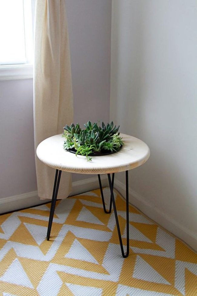 Yellow And White Geometric Floor Statement