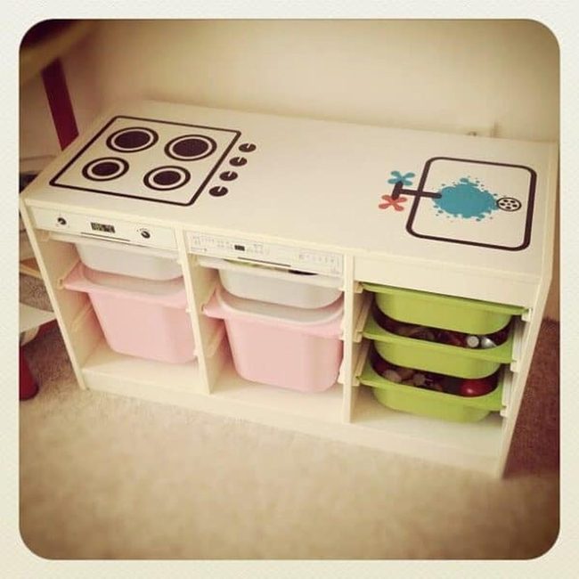 Decal Play Dining Area Maximizes Imagination Space