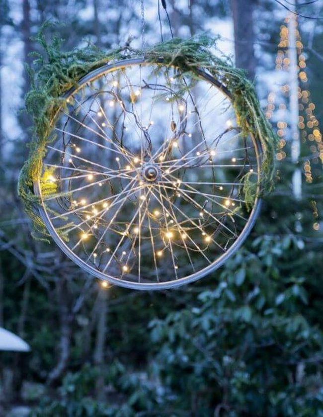 Glimmering Wheel Garden Light