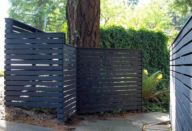 Dark Wood Fence Transforms Garden Contrast