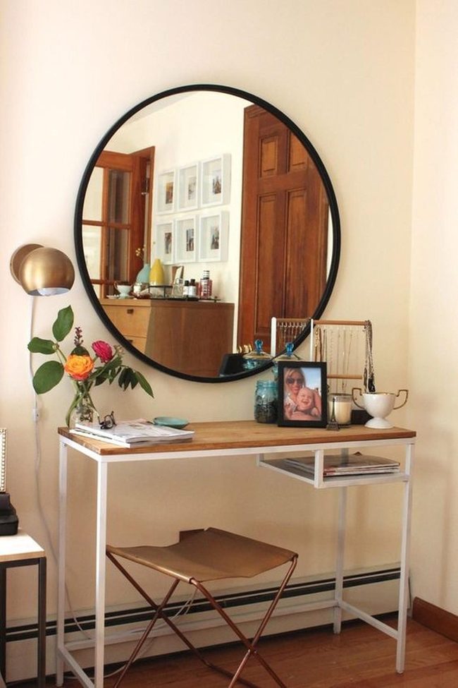 White Metal Frame Wooden Desk Corner