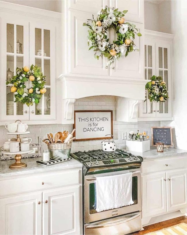 Sunny Citrus Wreaths Pop Yellow