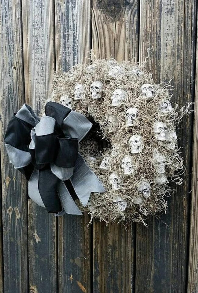 White Skulls With Moss And Bow