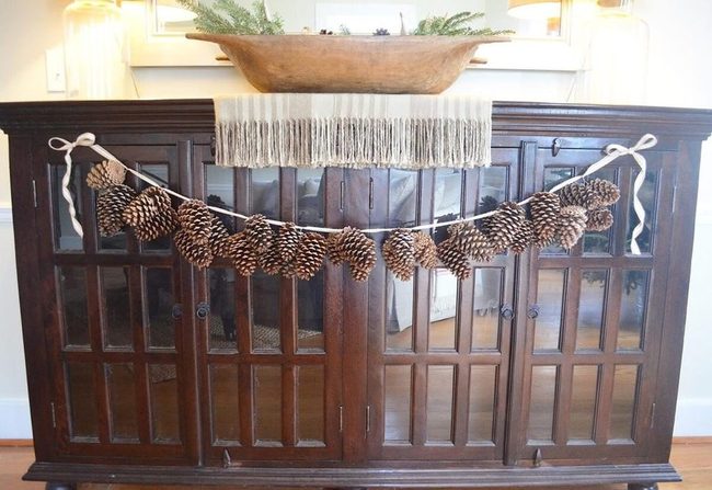 Natural Pinecones Bold Ribbon Garland