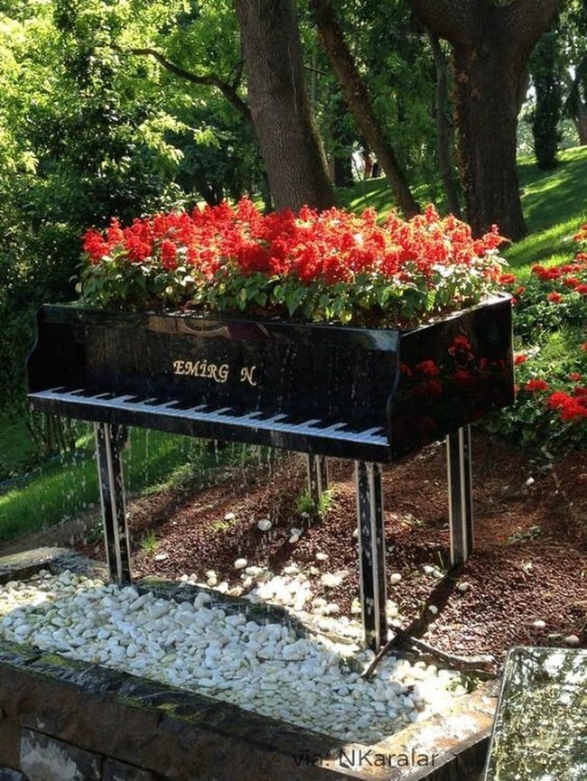 Black Piano Garden Planter
