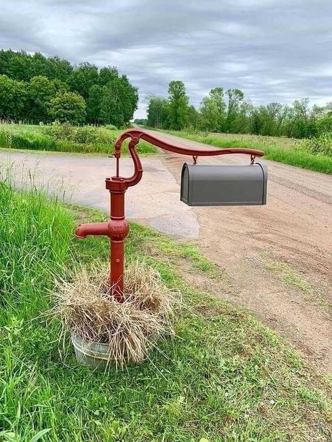 Red Pump Mailbox Statement