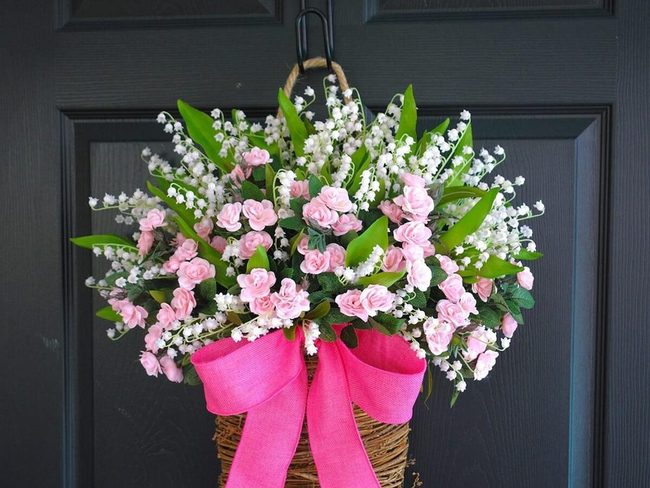 Golden Twig Wreath With Pink Roses