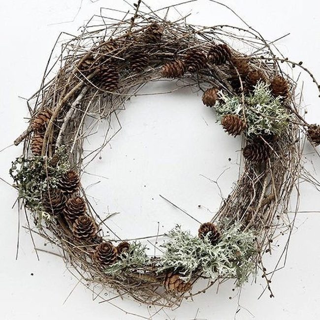 Pinecone And Moss Twig Circle