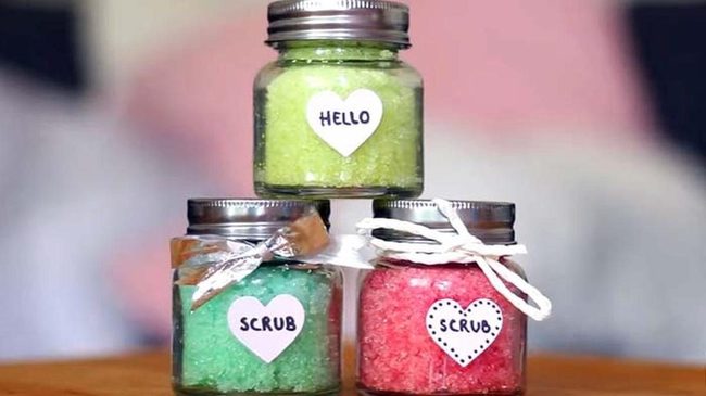 Homemade Honey Sugar Lip Scrub