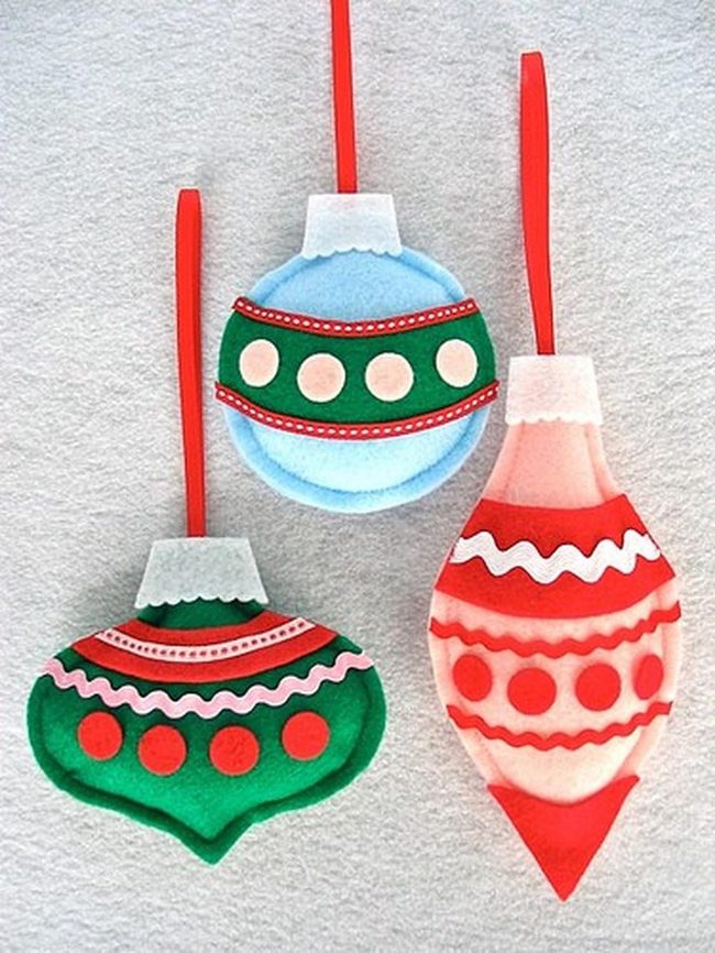 Green Sparkle Red Circles Ornaments