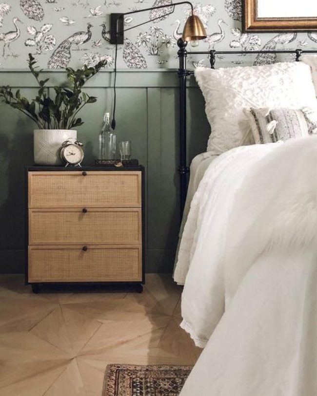 Black Metal Bed Green Bedroom