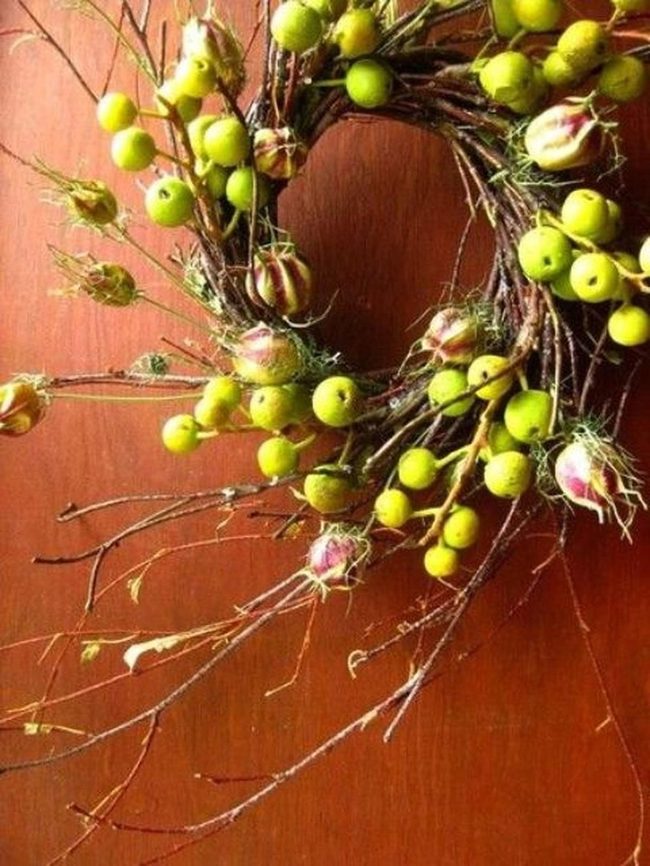 Twigs, Berries, Moss Circle