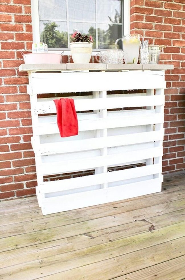 Pallet Wood Wedding Bar
