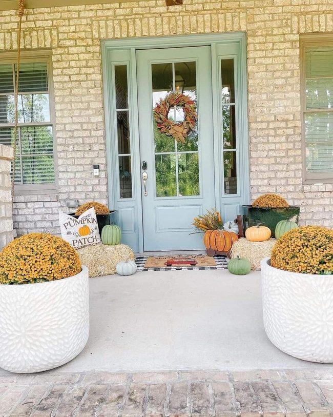 Green Door Autumn Wreath Display