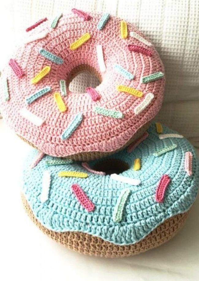 Chunky Knit Frosted Donuts
