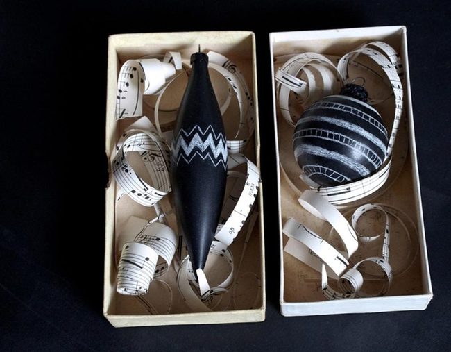 Black Ornaments White Zigzag Pattern