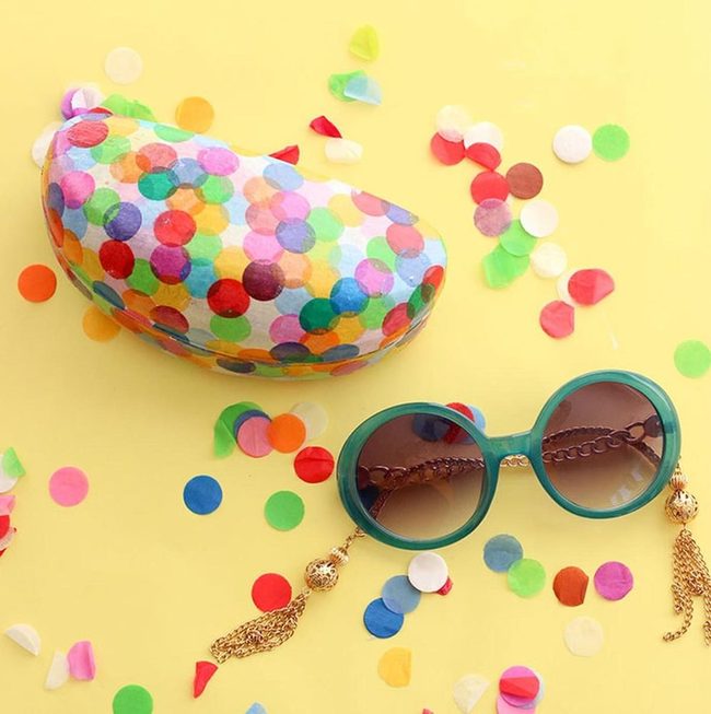 Emerald Frames Gold Tassel Statement