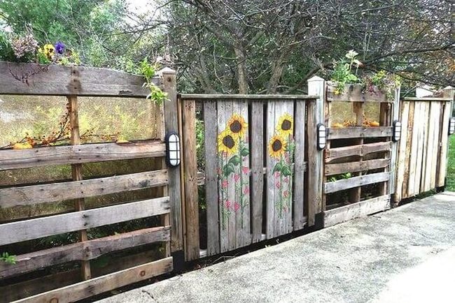 Painted Pallets Into Fences
