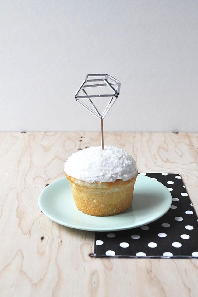 White Frosted Cupcakes Silver Geometric