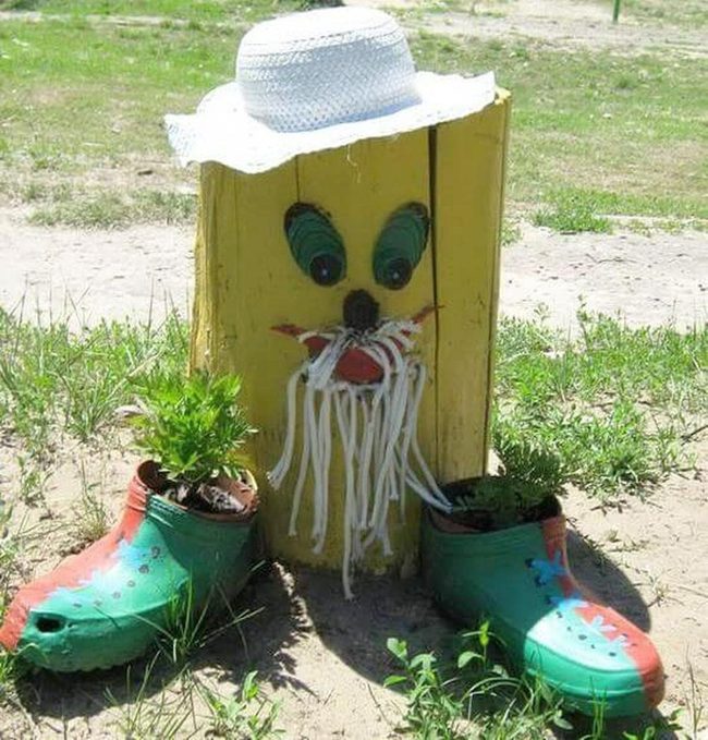 Painted Tree Stumps Bring Smiles