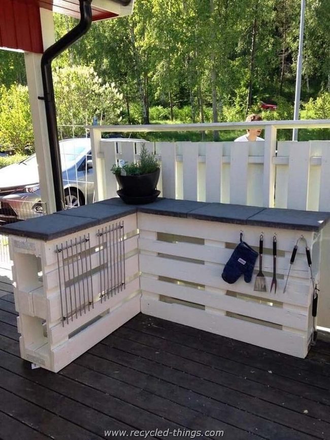 L-Shaped Outdoor Kitchen Counter