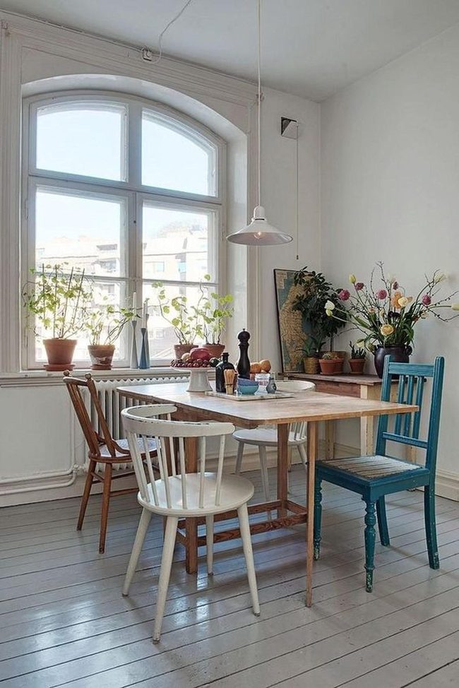 Curved Window Floods Natural Dining