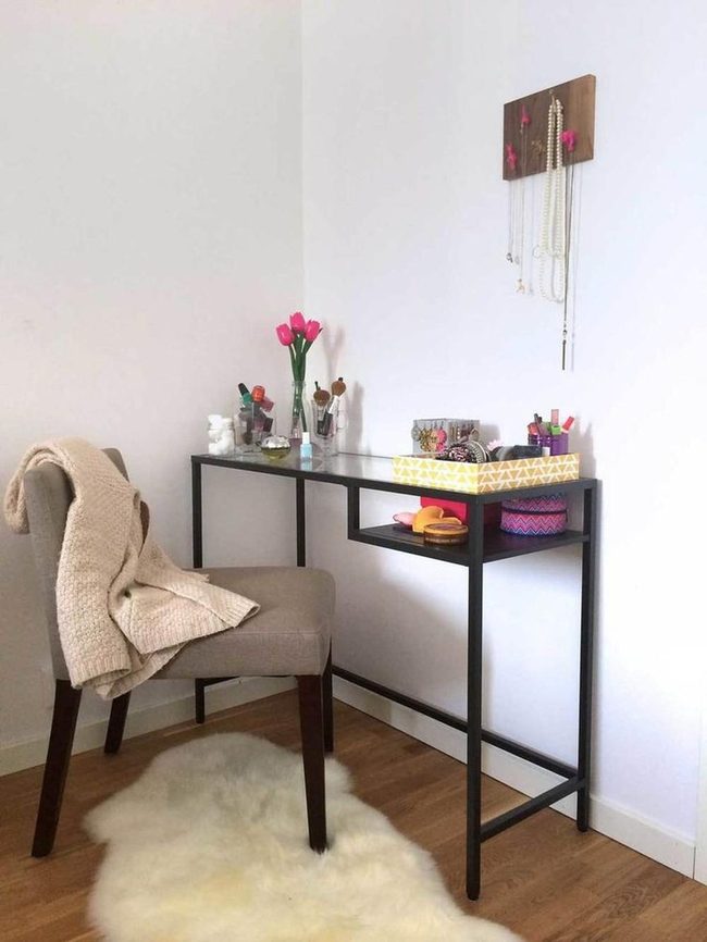 Knitted Chair Makeup Corner