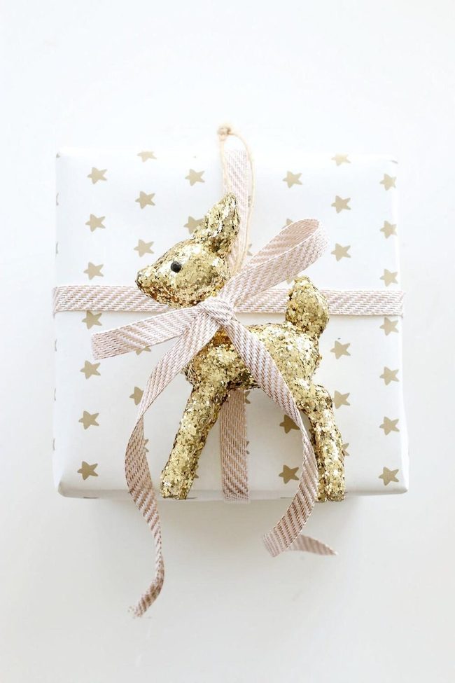Ornament-Topped Gift Wrap Statement