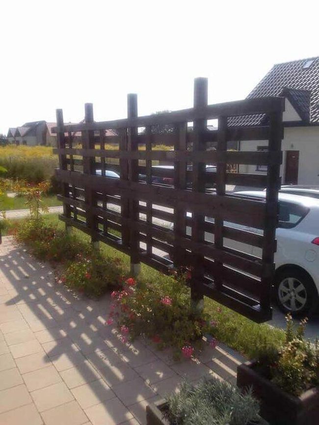 Horizontal Wood Slats With Blooming Borders