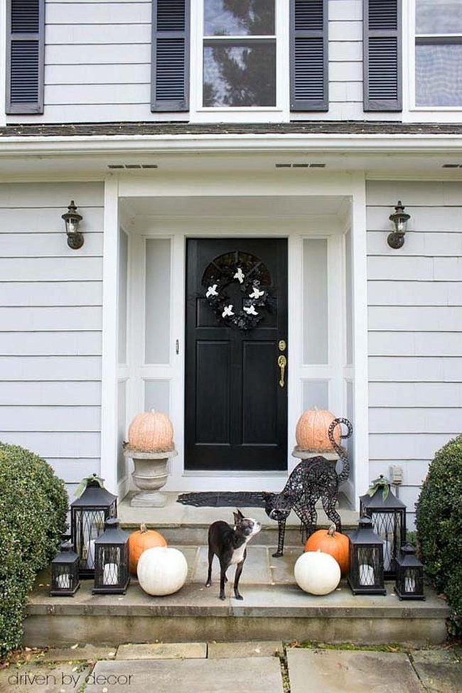 Glowing Lanterns Frame Halloween Entrance