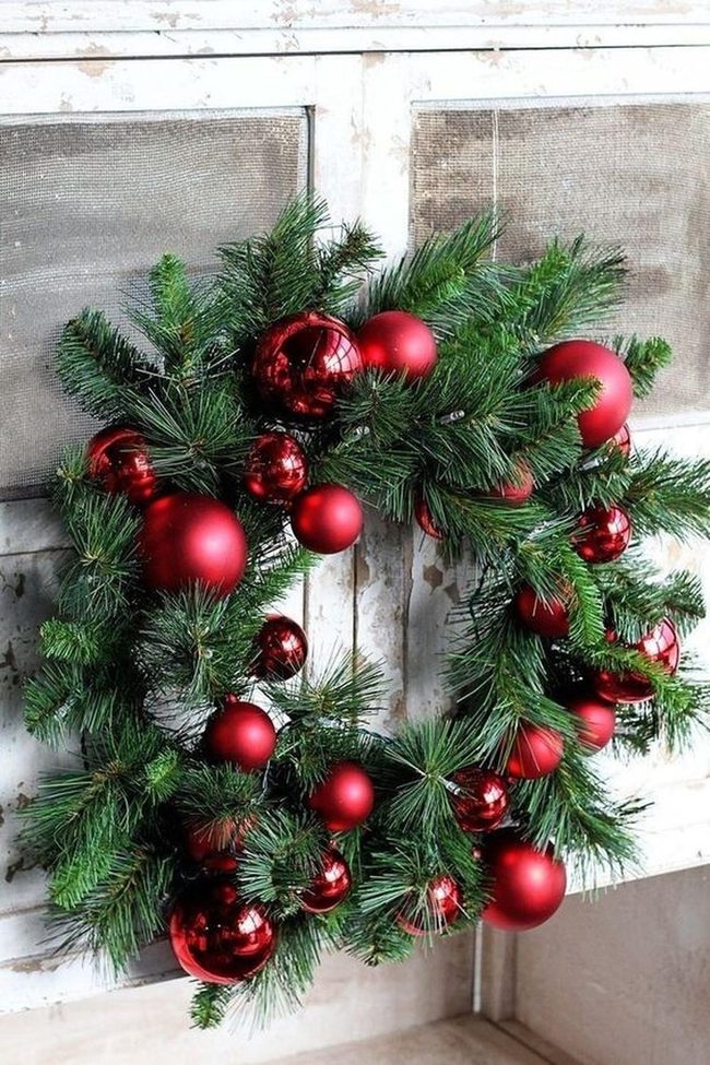 Red Ornaments On Green Pine Circle
