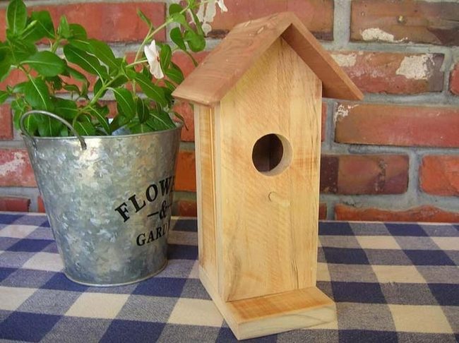 Natural Cedar Birdhouse For Gardens