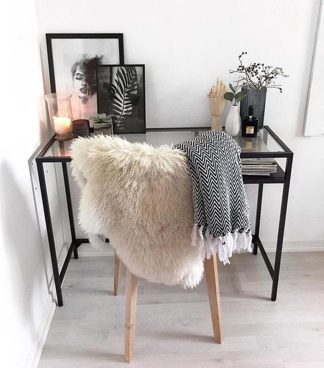 Black Metal Glass Meets Warm Wood