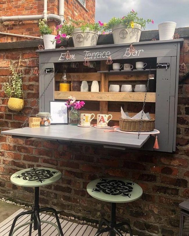 Wall-Built Bar With Living Green Plants