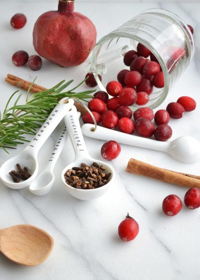 Deep Red Cranberry Spice Sauce